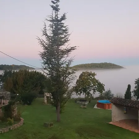 Avec Vue Hautefage-la-Tour
